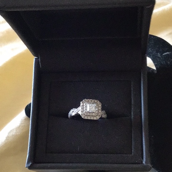 Vera Wang Ring